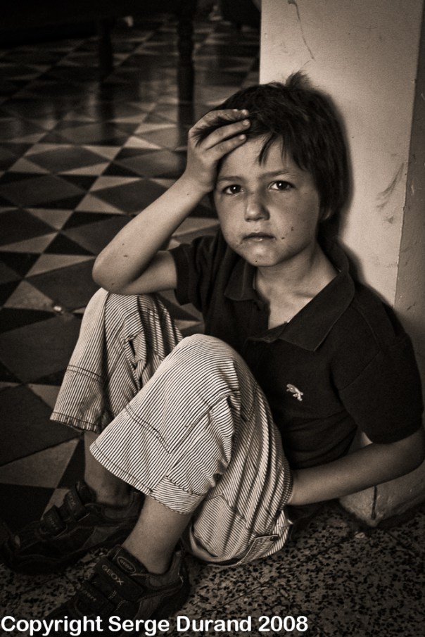 portrait enfant triste sad child